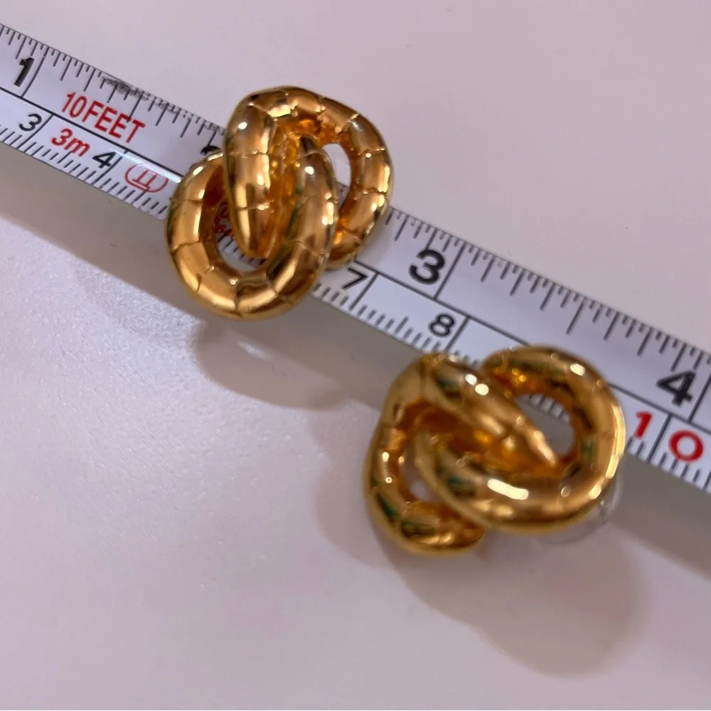 Vintage 80 90 Retro Omega Snake Chain Infinite Knot Heavy Gold Pierced Earrings - Picture 6 of 13